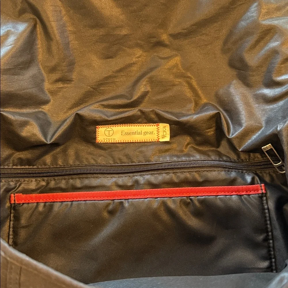Tumi T-Tech Essentials Messenger Bag